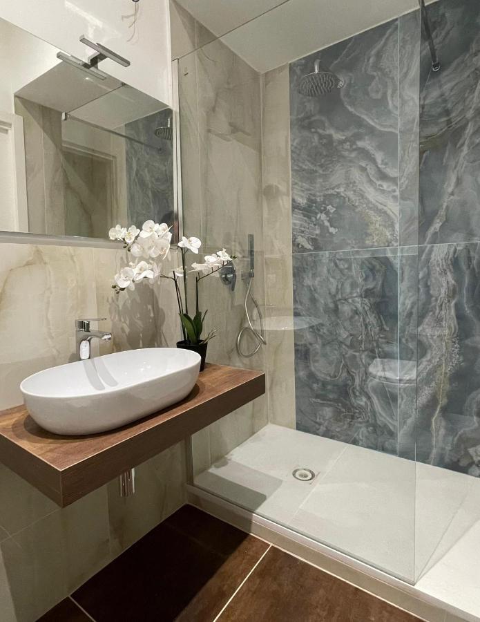 Vomero Suite And Deluxe Room B&B Napoli Exterior foto